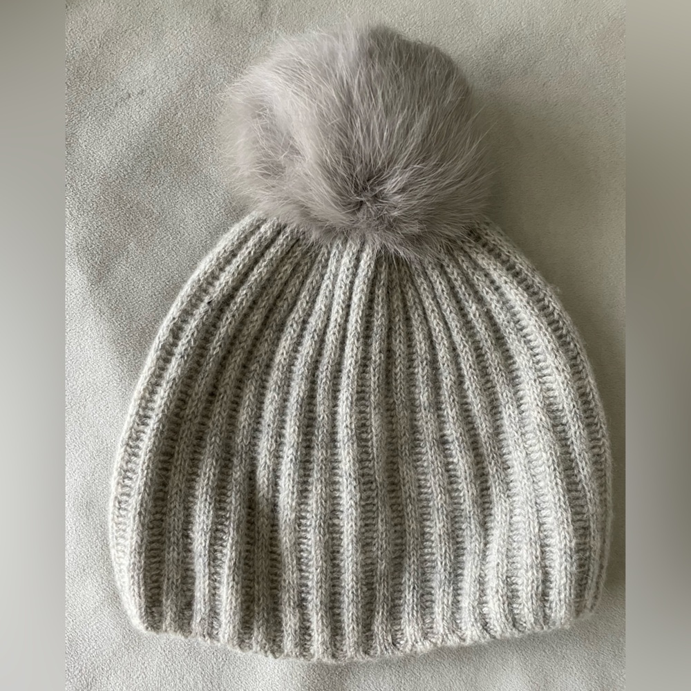 NWOT Restoration Hardware Cashmere Ribbed Beanie Wmn O/S w/ Fur Pompom Nvr Worn